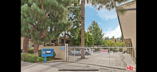 Gated community - 11138 Aqua Vista St