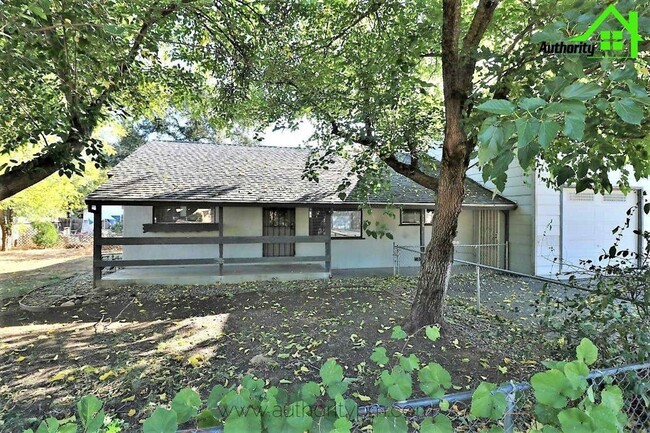 Building Photo - 5365 Rosswood St