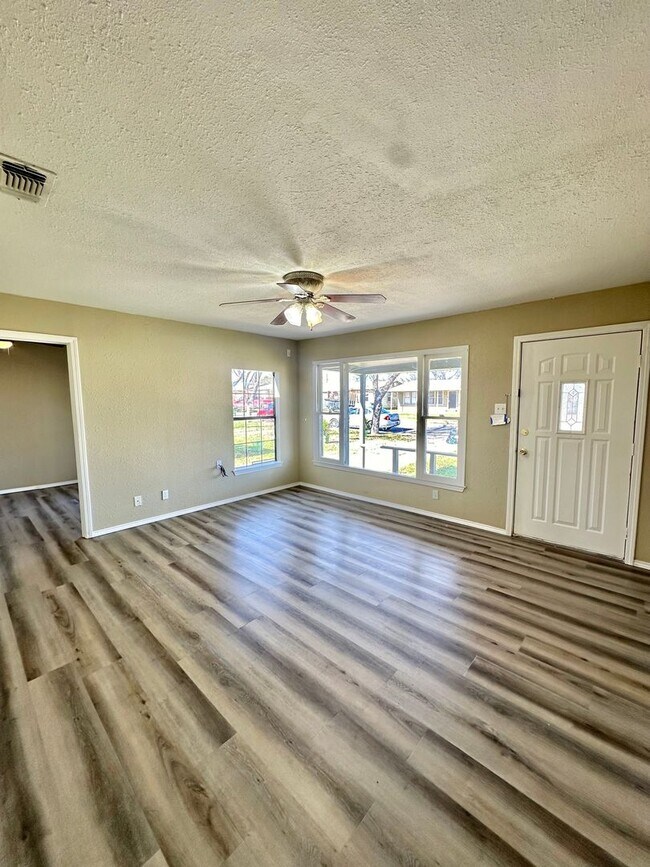 Foto del edificio - Cozy 3 Bedroom Home For Lease!!