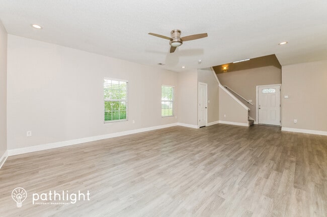 Building Photo - 925 Quash St