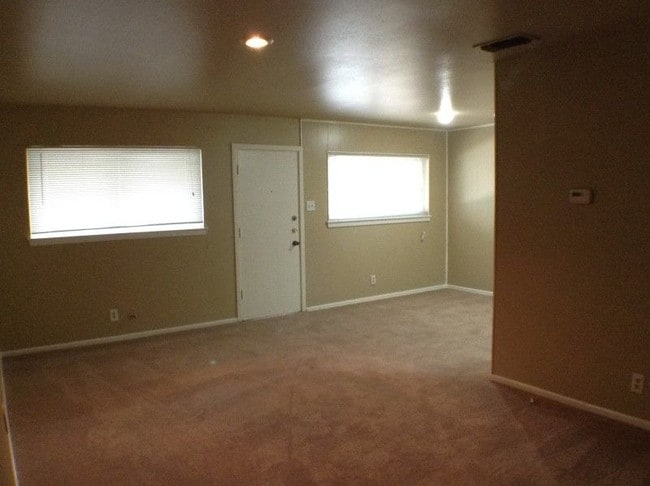 Building Photo - 217 W Silver Sands Dr