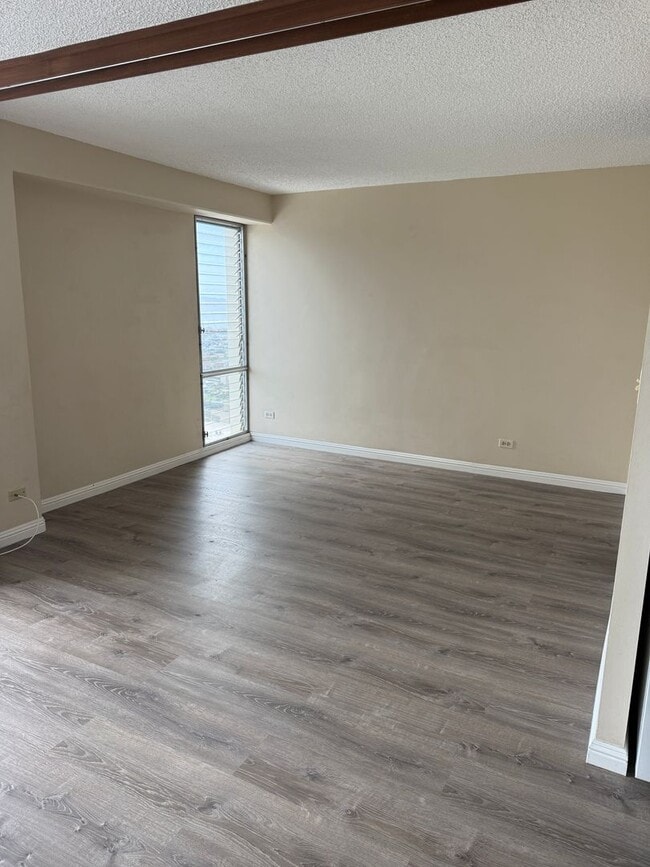 Building Photo - 1 bedroom unit at Kapiolani Manor for $1,900.00/mo