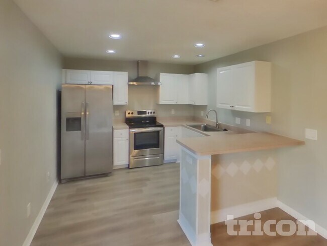 Foto del edificio - 1648 Harbor Oaks Dr