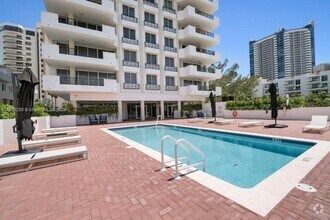 Building Photo - 6422 Collins Ave