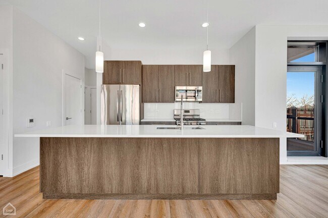 Building Photo - 3087 N Avers Ave