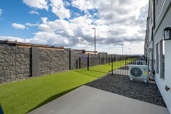 Building Photo - 5801 Rd 92