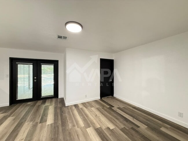 Foto del edificio - 217 Avenue E