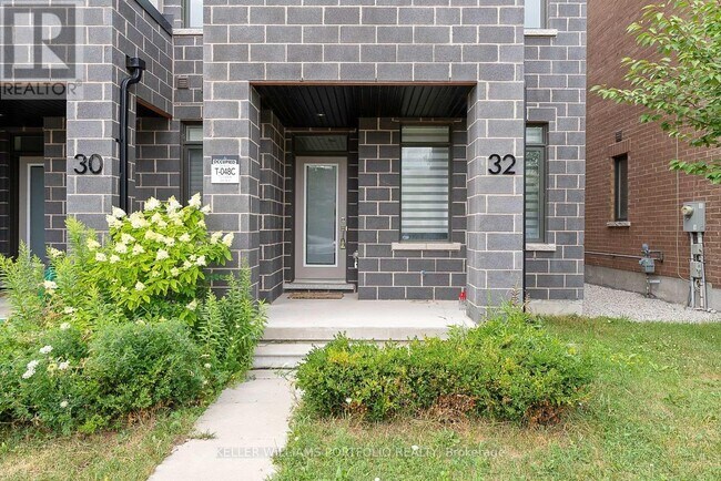 Photo du bâtiment - 32 Troon Ave