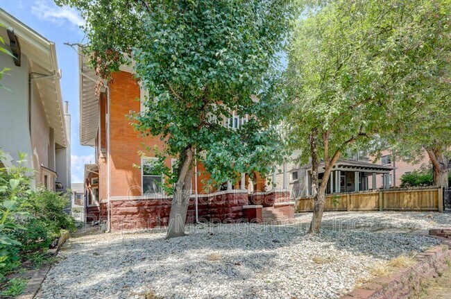 Foto del edificio - 1025 N Clarkson St