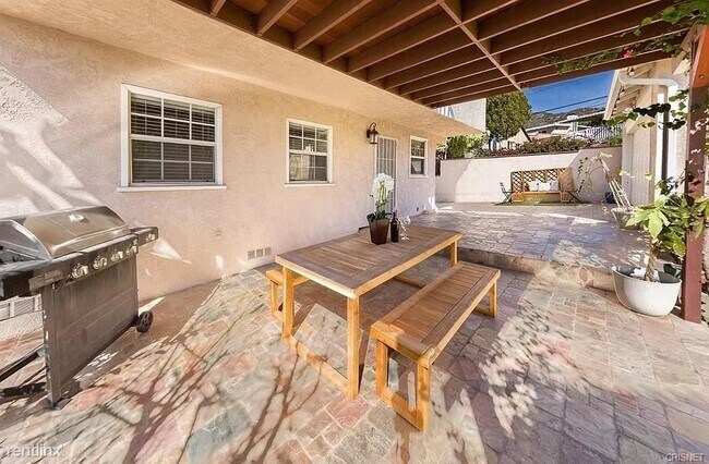Building Photo - 5 br, 3 bath House - 2664 N Lamer St