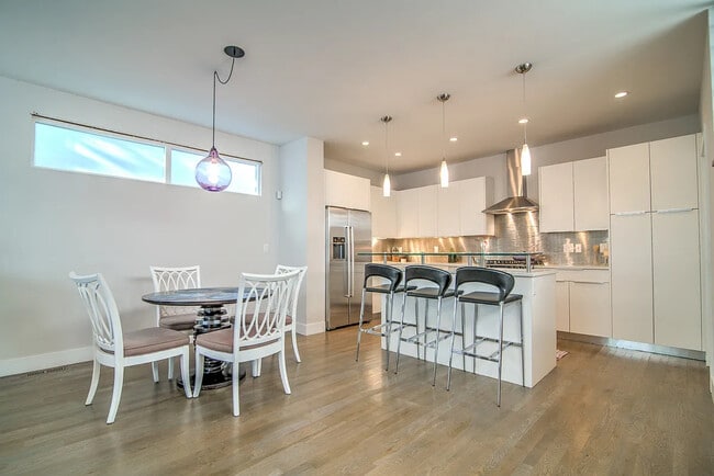 Building Photo - 2945 Umatilla St