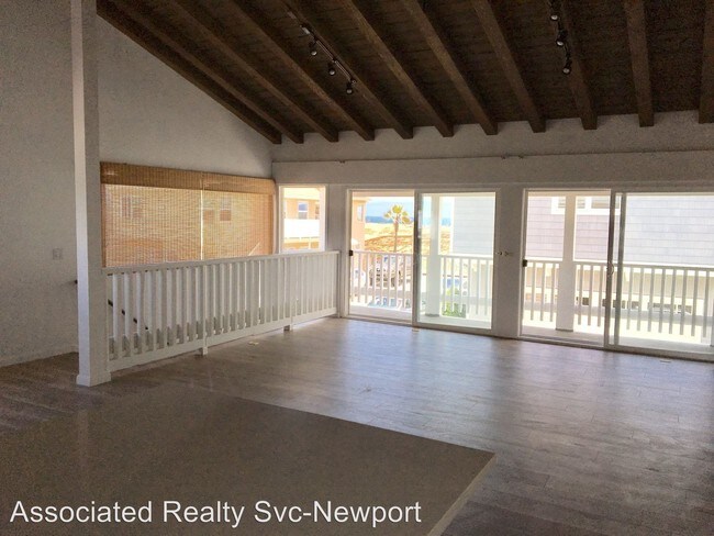 Foto del edificio - 219 E Balboa Blvd