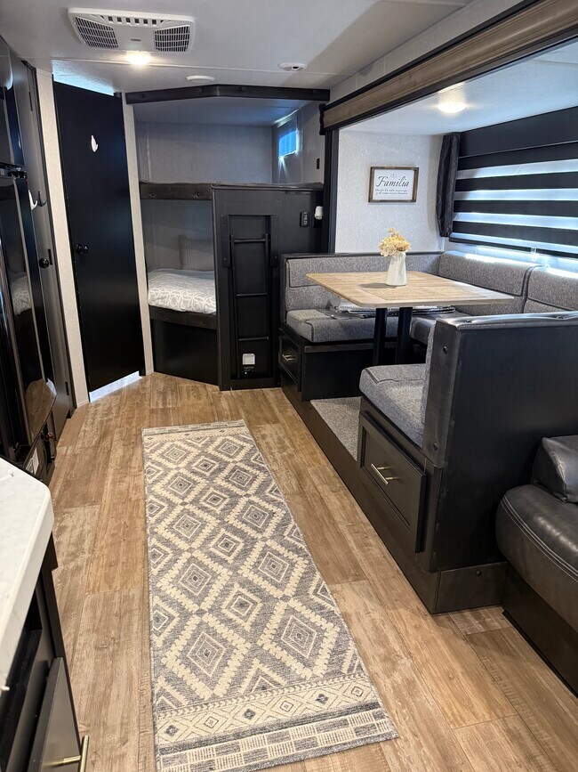 Foto del edificio - 48 Enos Dr