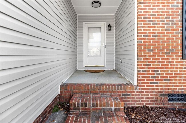 Building Photo - 166 Oakview Dr