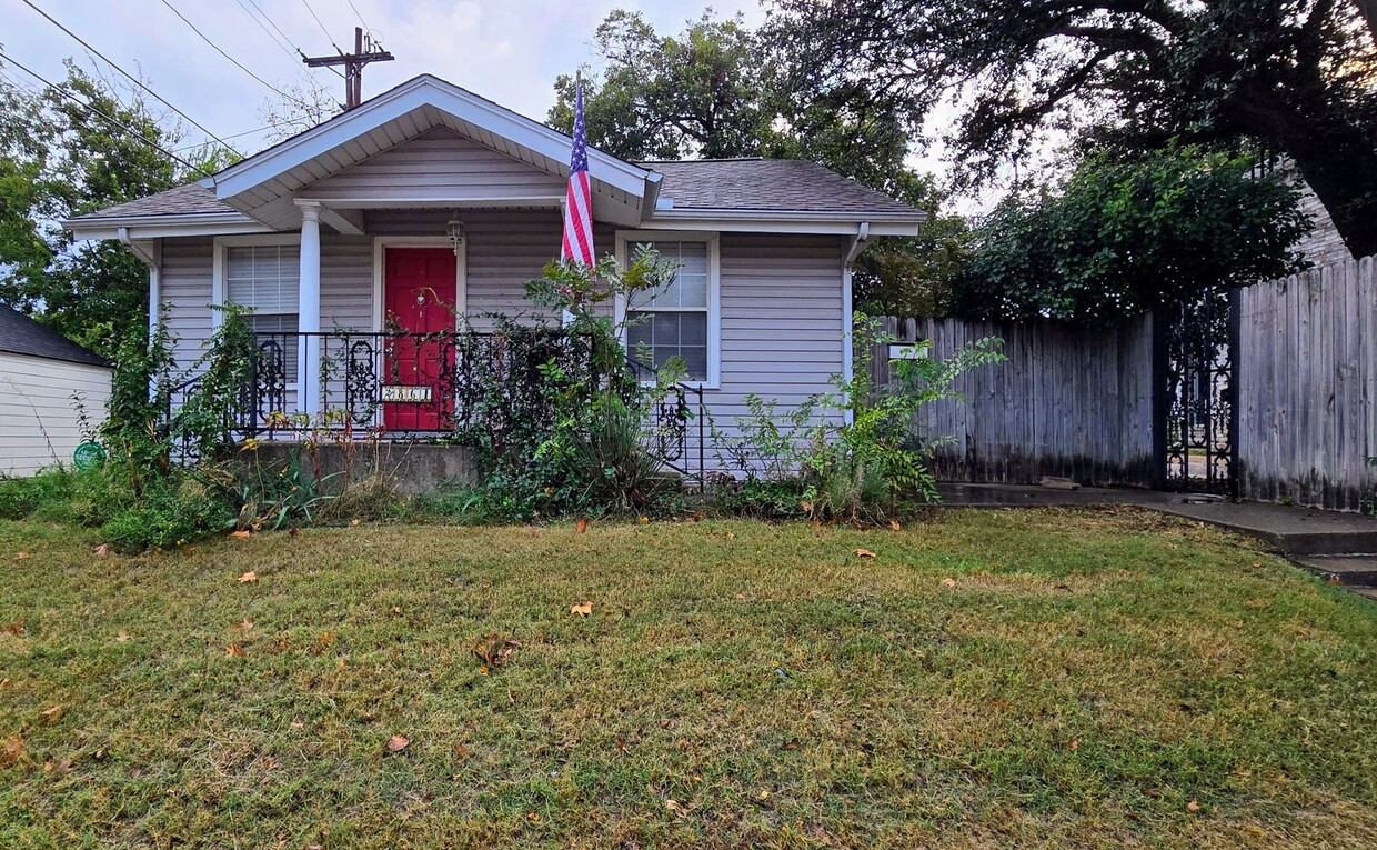 Primary Photo - 1 bed/1 bath backhouse near TCU