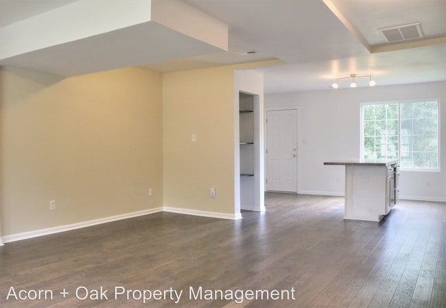 Building Photo - 3 br, 2.5 bath House - 310 E. Umstead St.