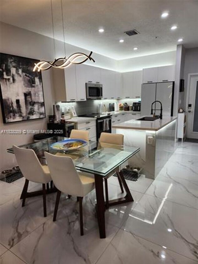 Foto principal - 8363 NW 41st St