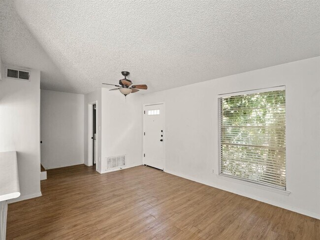 Foto del edificio - 3507 Alpine Cir