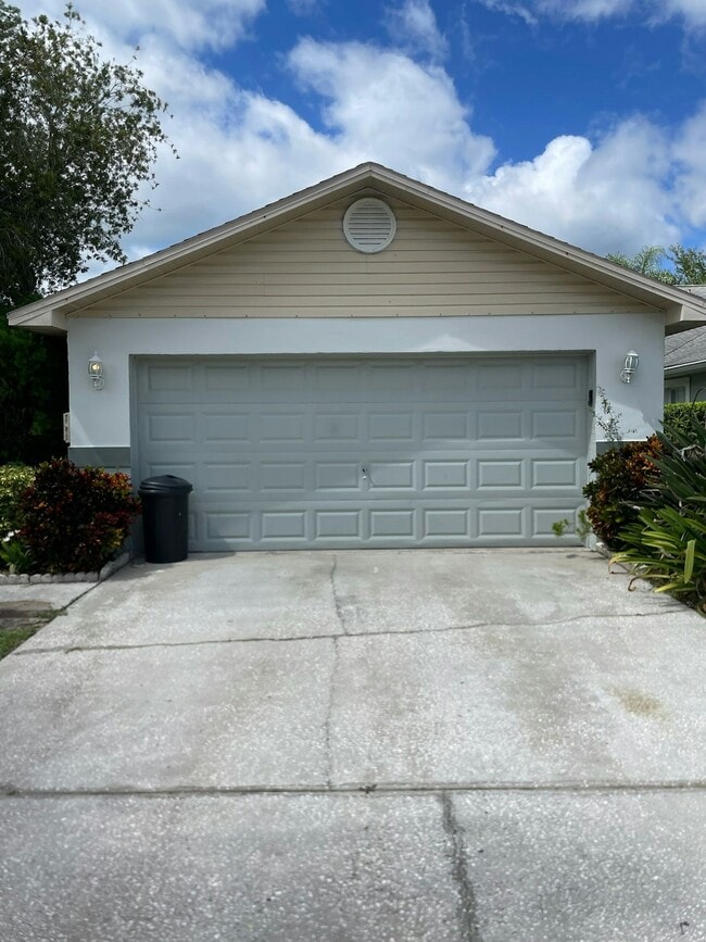 Building Photo - 6018 Gentle Ben Cir
