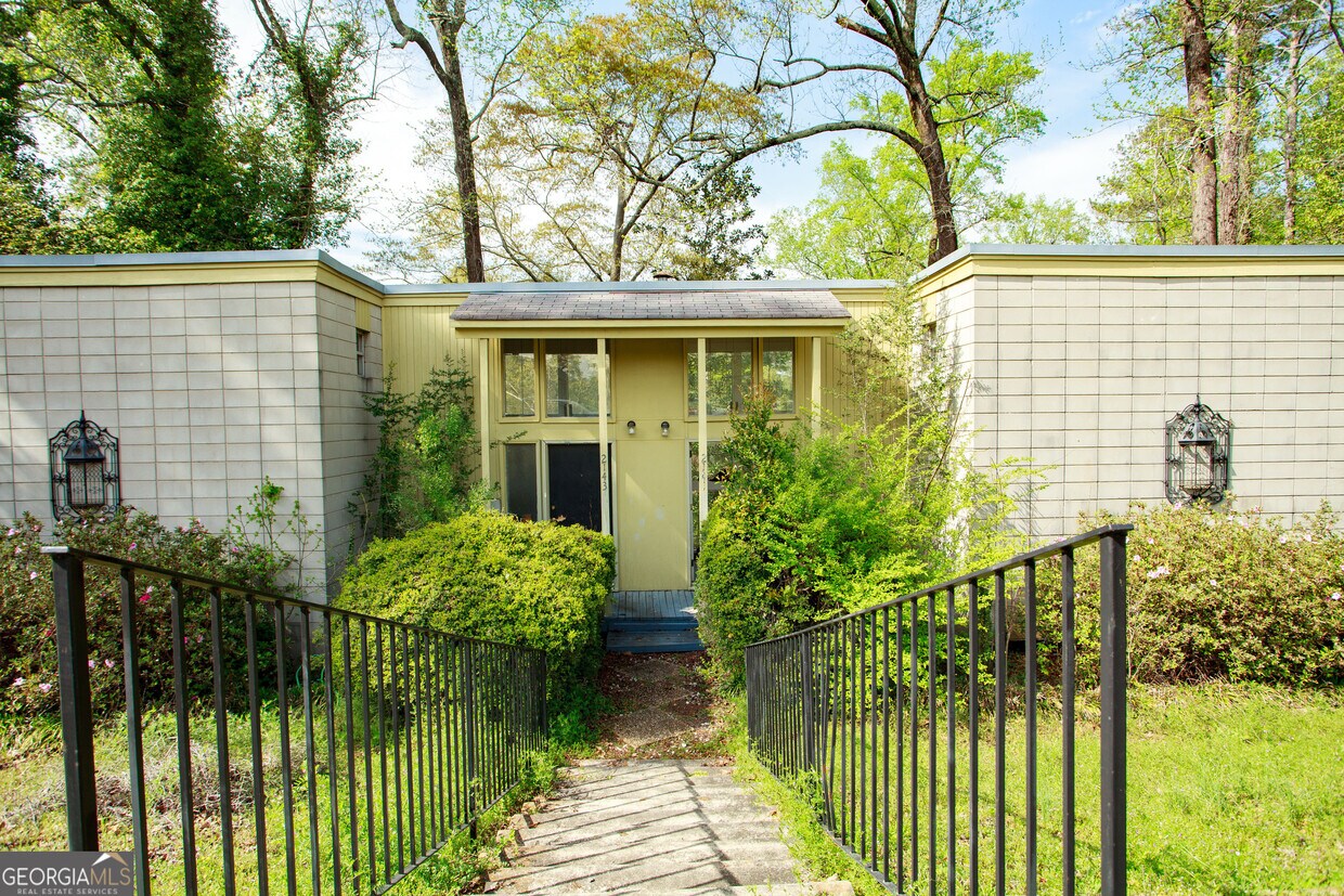 Primary Photo - 2141 Ingleside Ave