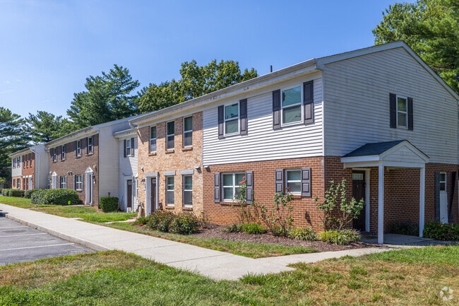 Building Photo - Townes at Heritage Hill