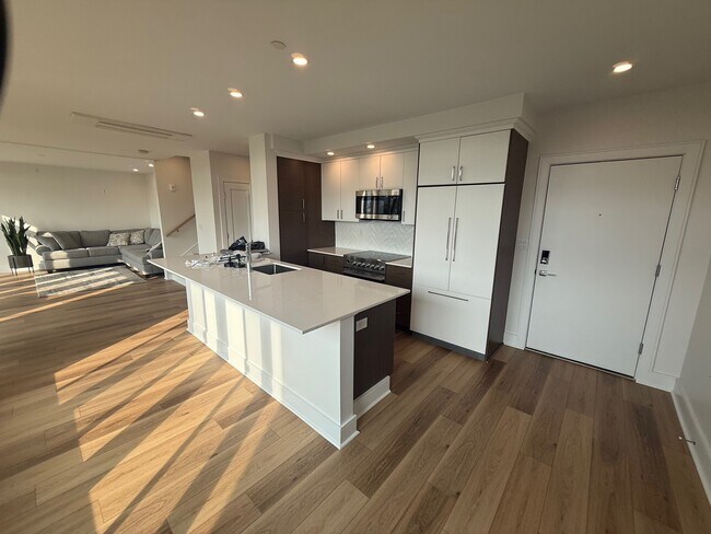 Building Photo - 1950 Washington St