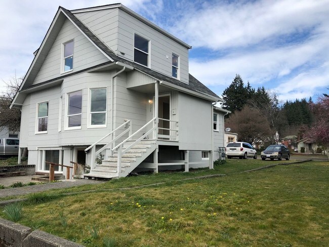 Building Photo - 320 W Pine St - 320 1/2