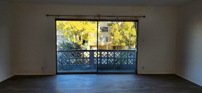 Foto del edificio - 545 Hayworth Ave