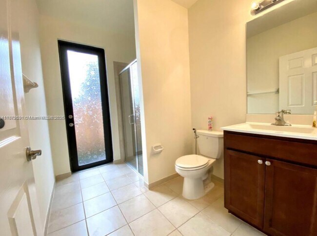 Foto del edificio - 118 NE 23rd Terrace