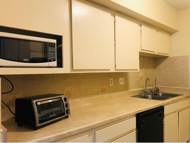 Building Photo - 6201 Ranchester Dr