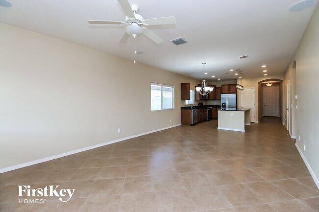 Foto del edificio - 625 W Mangrove Rd