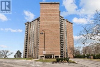 Building Photo - 5250-5250 Lakeshore Rd.