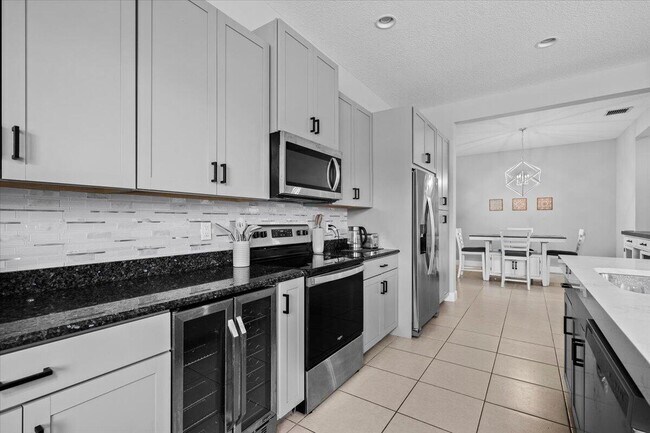 Building Photo - 15406 Goldfinch Cir