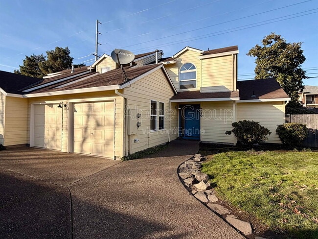 Photo - 719 SW Backcourt Pl Townhome