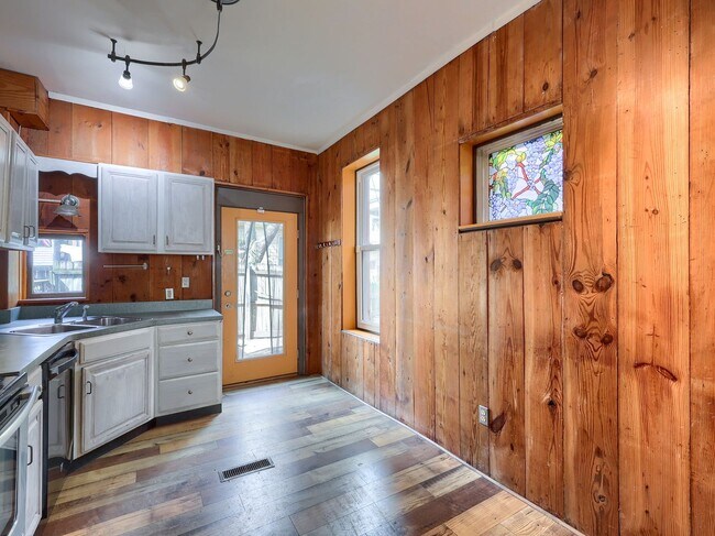 Foto del edificio - Large 2BR/2BTH house on Penn St!