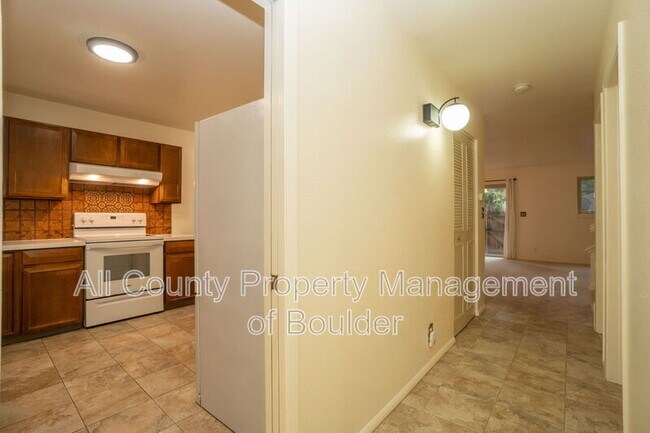 Building Photo - 1518 Chambers Dr