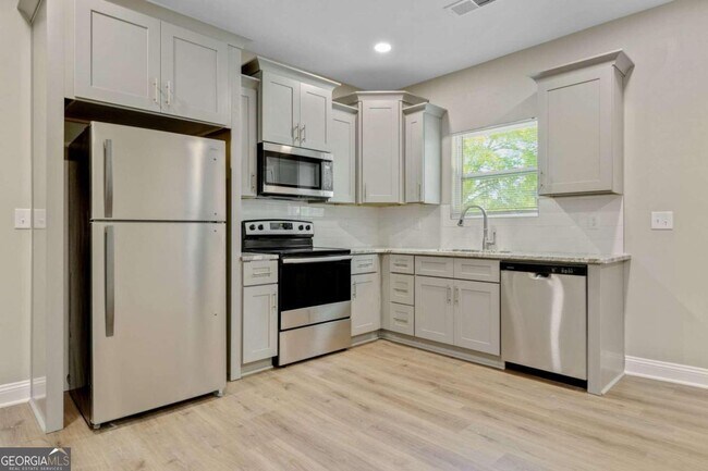 Building Photo - 1211 Spring Creek St SW
