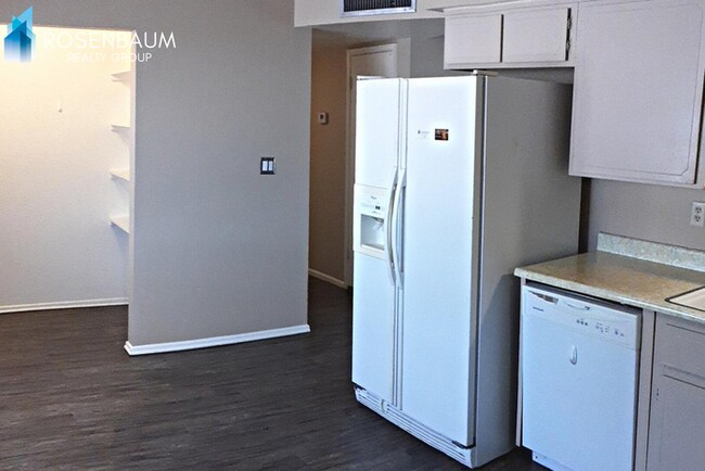 Foto del edificio - Charming 3-Beds, 1.25-Bath Single-Level Home in Apache Junction!