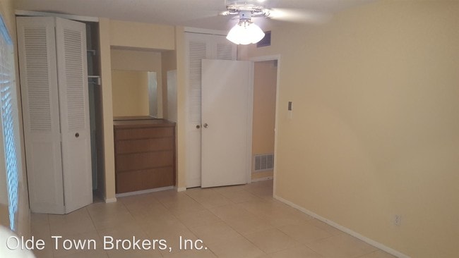 Building Photo - 518 Country Club Dr