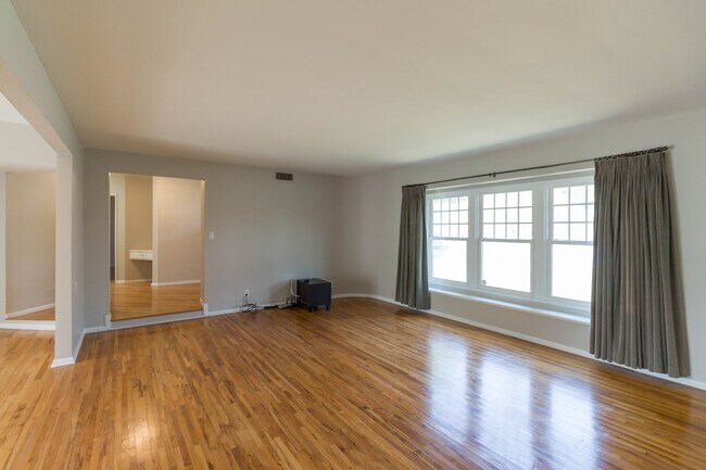 Building Photo - 1920 Foothill Dr