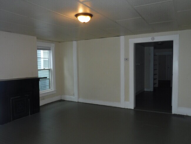 Building Photo - 1401 Sylvanie St