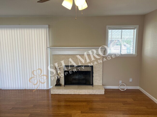 Foto del edificio - 7733 Fairway Rd