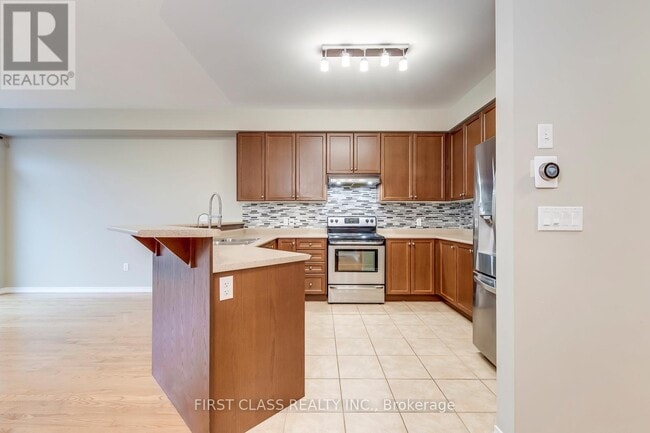 Building Photo - 651-651 Farmstead Dr