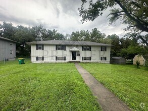 Building Photo - 240 W Kump Ave
