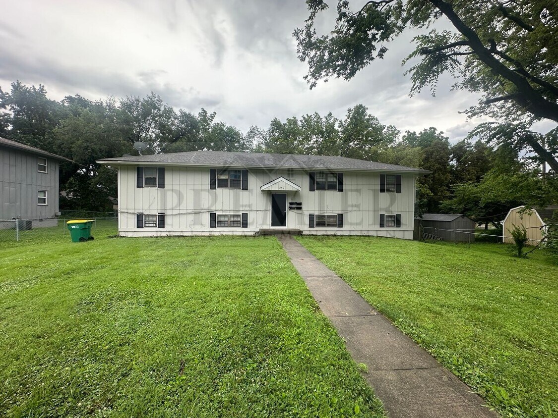 Foto principal - 240 W Kump Ave