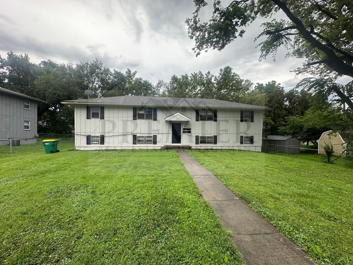 Primary Photo - 240 W Kump Ave