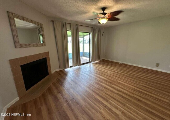 Foto del edificio - 7701 Baymeadows Cir W