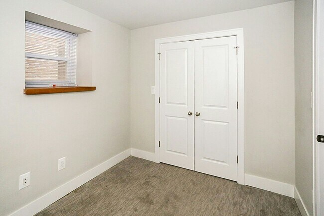 Foto del edificio - 2326 N Southport Ave