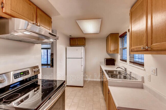 Building Photo - 5910 South Willow Way