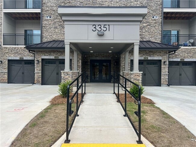 Building Photo - 3351 Orwell Wy
